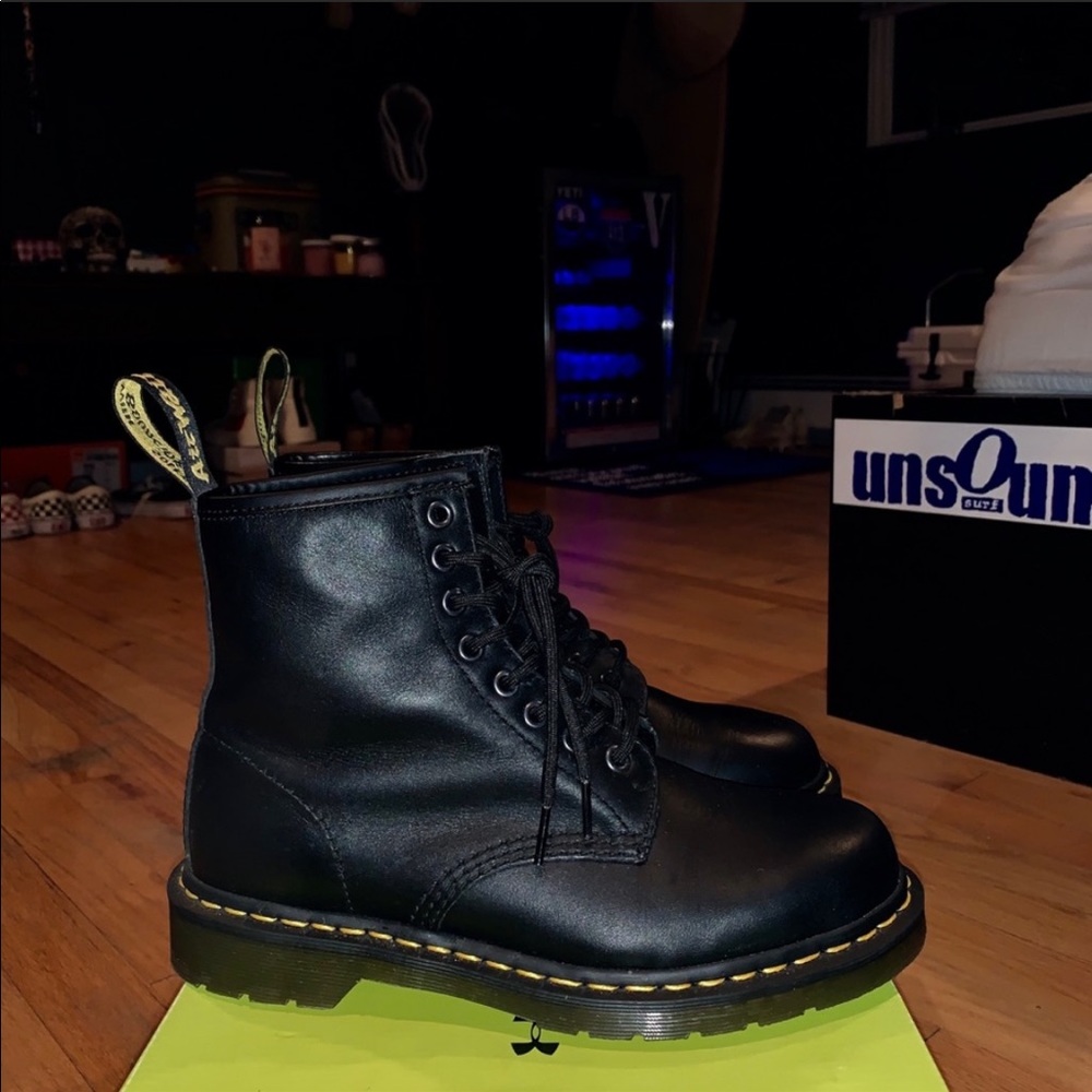 DR. MARTEN LEATHER BOOT | LIKE NEW